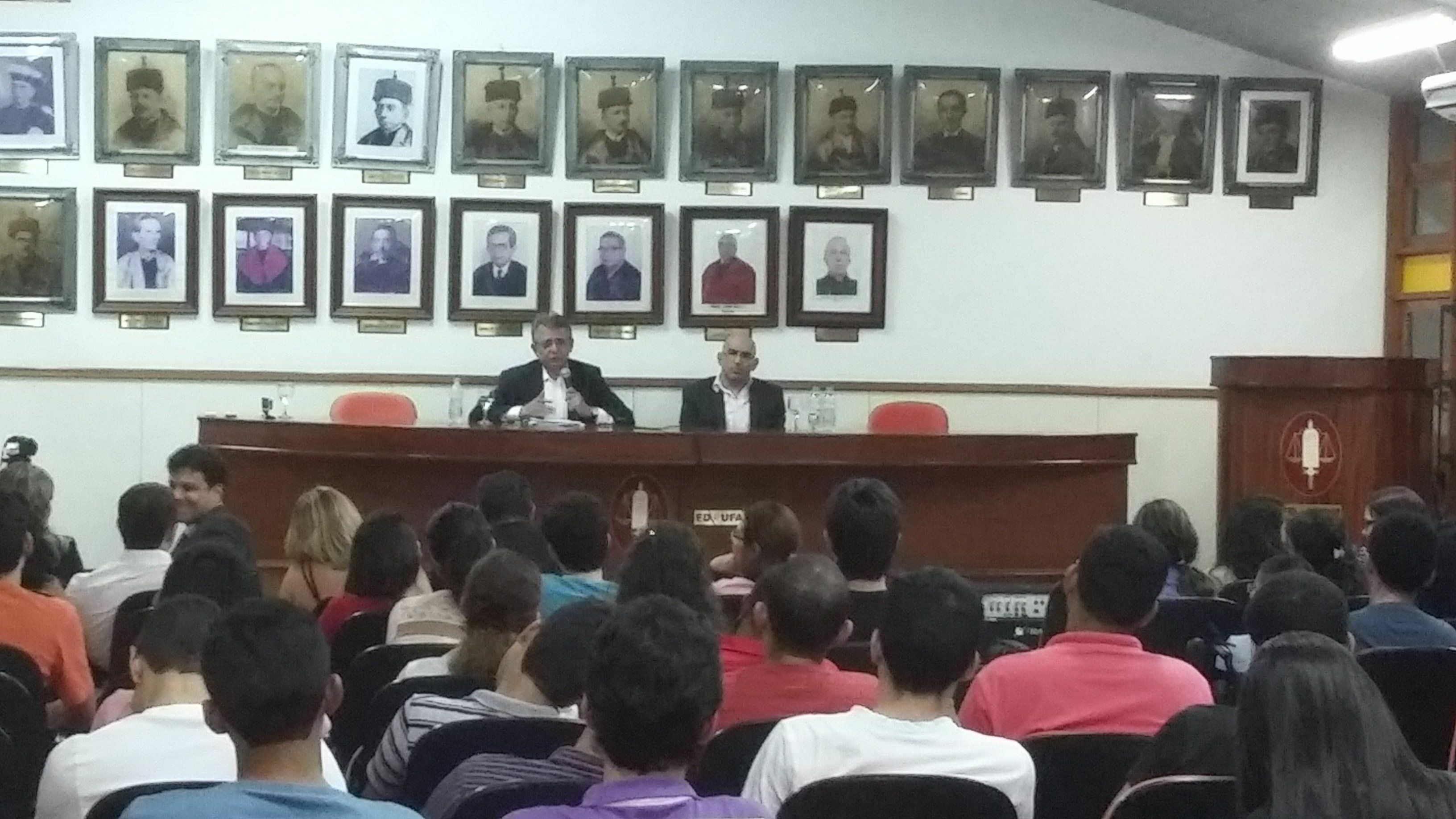 O magistrado Luiz Carlos Valois e o deputado federal Pauderney Avelino se posicionaram sobre a redução da maioridade penal